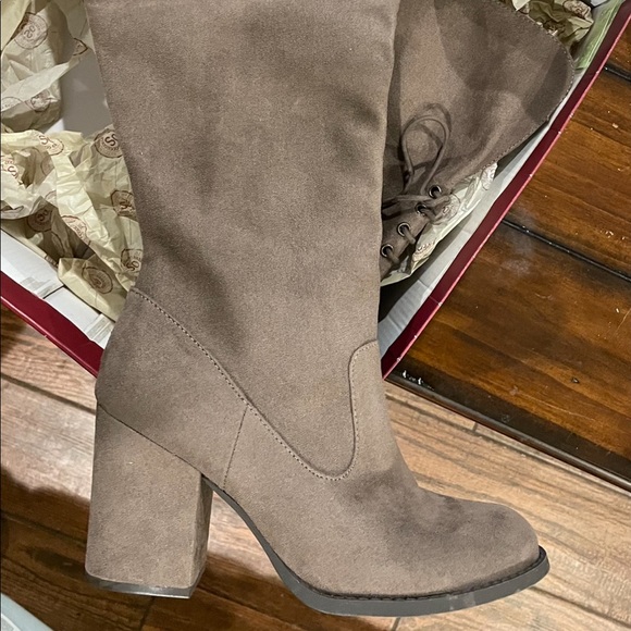 above the knee boots - Picture 1 of 3